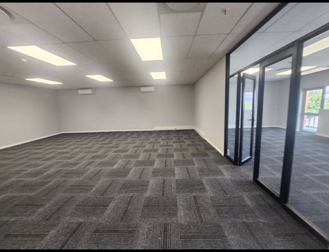 8,617M² FACTORY TO LET IN LONGMEADOW